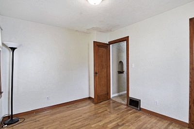 1040 Elm St, 3 Bedrooms Bedrooms, 5 Rooms Rooms,1 BathroomBathrooms,Residential,For Sale,Elm St,114867