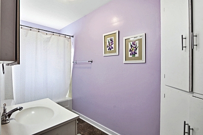 1040 Elm St, 3 Bedrooms Bedrooms, 5 Rooms Rooms,1 BathroomBathrooms,Residential,For Sale,Elm St,114867