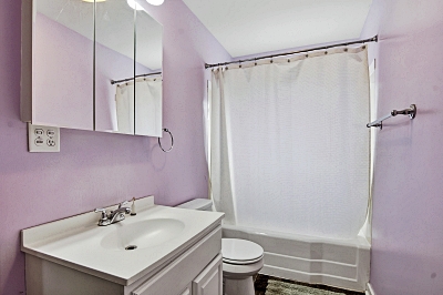 1040 Elm St, 3 Bedrooms Bedrooms, 5 Rooms Rooms,1 BathroomBathrooms,Residential,For Sale,Elm St,114867