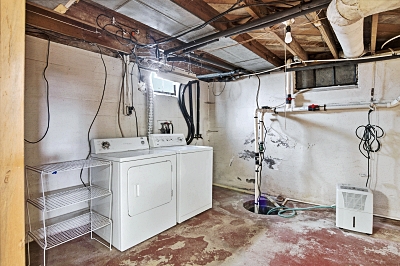 1040 Elm St, 3 Bedrooms Bedrooms, 5 Rooms Rooms,1 BathroomBathrooms,Residential,For Sale,Elm St,114867