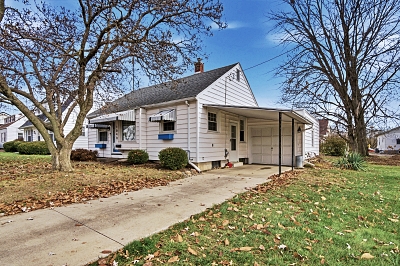 1040 Elm St, 3 Bedrooms Bedrooms, 5 Rooms Rooms,1 BathroomBathrooms,Residential,For Sale,Elm St,114867