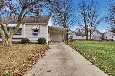 1040 Elm St, 3 Bedrooms Bedrooms, 5 Rooms Rooms,1 BathroomBathrooms,Residential,For Sale,Elm St,114867