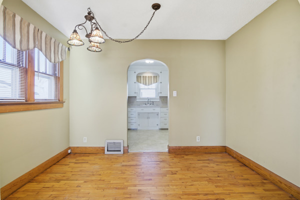 323 Gordon Ave, 2 Bedrooms Bedrooms, 5 Rooms Rooms,1 BathroomBathrooms,Residential,For Sale,Gordon Ave,114873