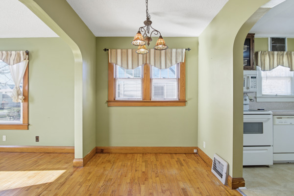 323 Gordon Ave, 2 Bedrooms Bedrooms, 5 Rooms Rooms,1 BathroomBathrooms,Residential,For Sale,Gordon Ave,114873