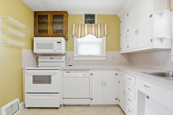 323 Gordon Ave, 2 Bedrooms Bedrooms, 5 Rooms Rooms,1 BathroomBathrooms,Residential,For Sale,Gordon Ave,114873