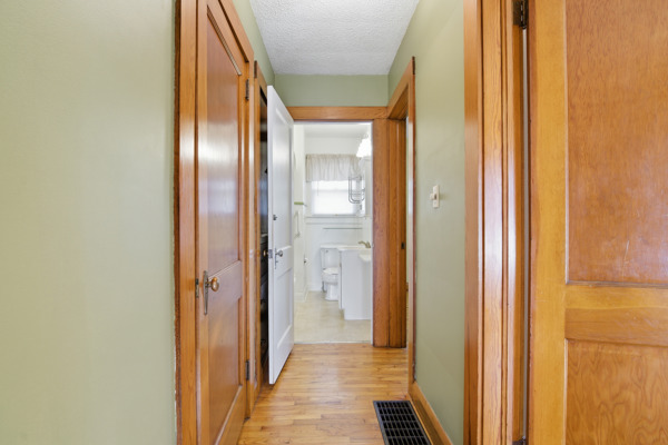 323 Gordon Ave, 2 Bedrooms Bedrooms, 5 Rooms Rooms,1 BathroomBathrooms,Residential,For Sale,Gordon Ave,114873