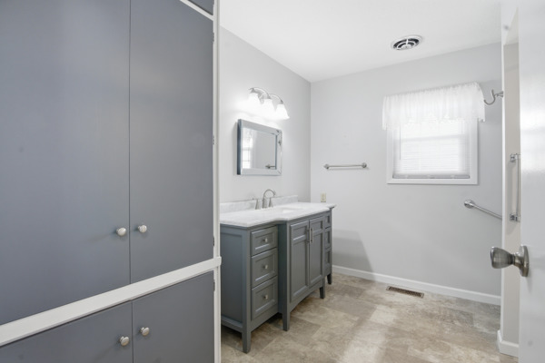 1337 E. Ervin Rd, 3 Bedrooms Bedrooms, 6 Rooms Rooms,2 BathroomsBathrooms,Residential,For Sale,E. Ervin Rd,114878