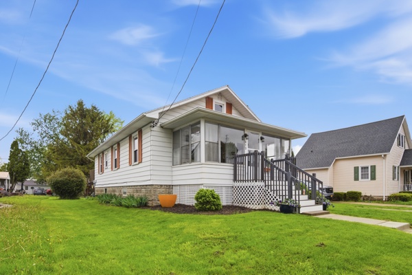 613 Woodland Ave, 2 Bedrooms Bedrooms, 5 Rooms Rooms,1 BathroomBathrooms,Residential,For Sale,Woodland Ave,114898