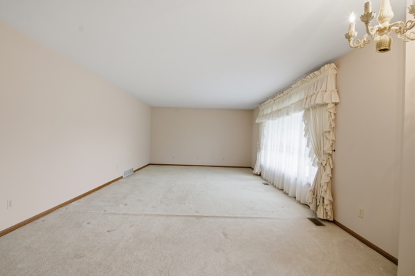 203 Wassenberg St, 3 Bedrooms Bedrooms, 10 Rooms Rooms,2 BathroomsBathrooms,Residential,For Sale,Wassenberg St,114900