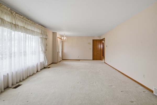 203 Wassenberg St, 3 Bedrooms Bedrooms, 10 Rooms Rooms,2 BathroomsBathrooms,Residential,For Sale,Wassenberg St,114900