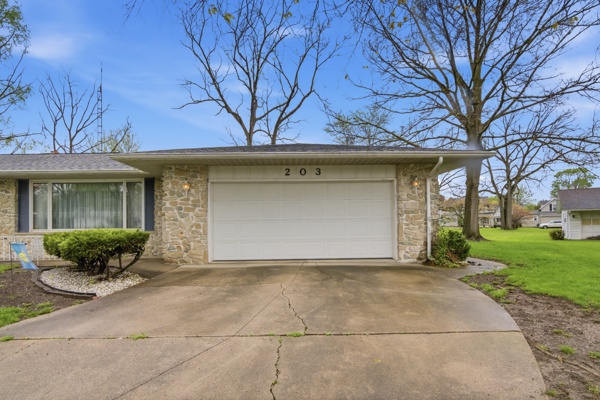 203 Wassenberg St, 3 Bedrooms Bedrooms, 10 Rooms Rooms,2 BathroomsBathrooms,Residential,For Sale,Wassenberg St,114900