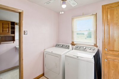 11207 Poe Rd, 3 Bedrooms Bedrooms, 7 Rooms Rooms,1 BathroomBathrooms,Residential,For Sale,Poe Rd,114908