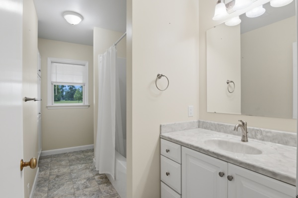 6 Warren Rd., 3 Bedrooms Bedrooms, 6 Rooms Rooms,2 BathroomsBathrooms,Residential,For Sale,Warren Rd.,114912