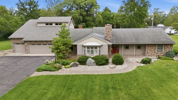 6 Warren Rd., 3 Bedrooms Bedrooms, 6 Rooms Rooms,2 BathroomsBathrooms,Residential,For Sale,Warren Rd.,114912