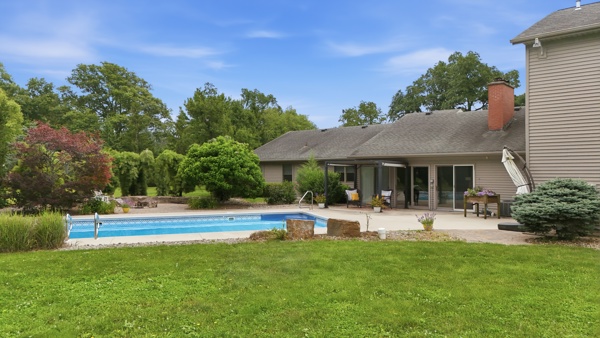 6 Warren Rd., 3 Bedrooms Bedrooms, 6 Rooms Rooms,2 BathroomsBathrooms,Residential,For Sale,Warren Rd.,114912