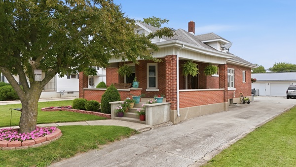 527 W Market St, 4 Bedrooms Bedrooms, 11 Rooms Rooms,2 BathroomsBathrooms,Residential,For Sale,W Market St,114913