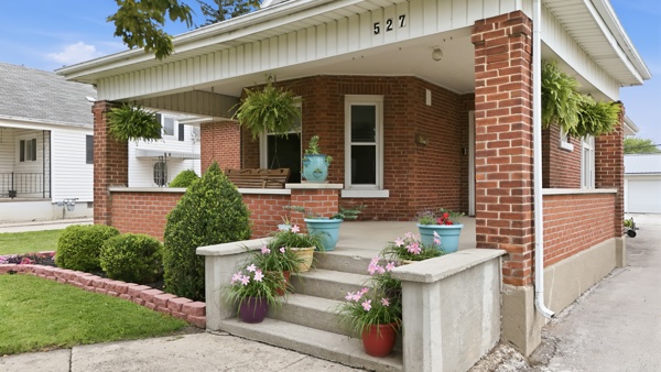 527 W Market St, 4 Bedrooms Bedrooms, 11 Rooms Rooms,2 BathroomsBathrooms,Residential,For Sale,W Market St,114913