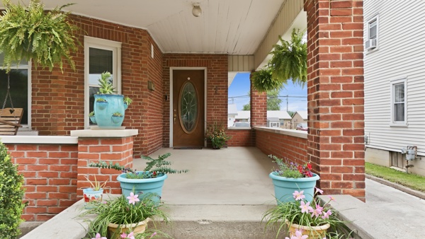 527 W Market St, 4 Bedrooms Bedrooms, 11 Rooms Rooms,2 BathroomsBathrooms,Residential,For Sale,W Market St,114913