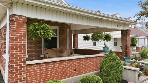 527 W Market St, 4 Bedrooms Bedrooms, 11 Rooms Rooms,2 BathroomsBathrooms,Residential,For Sale,W Market St,114913