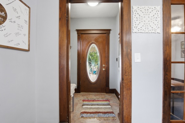 527 W Market St, 4 Bedrooms Bedrooms, 11 Rooms Rooms,2 BathroomsBathrooms,Residential,For Sale,W Market St,114913