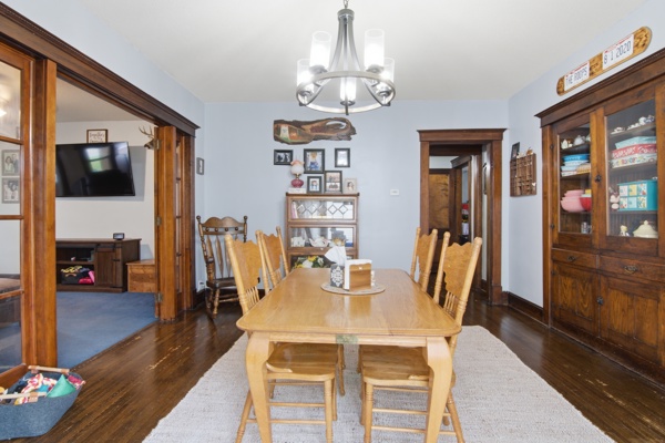 527 W Market St, 4 Bedrooms Bedrooms, 11 Rooms Rooms,2 BathroomsBathrooms,Residential,For Sale,W Market St,114913