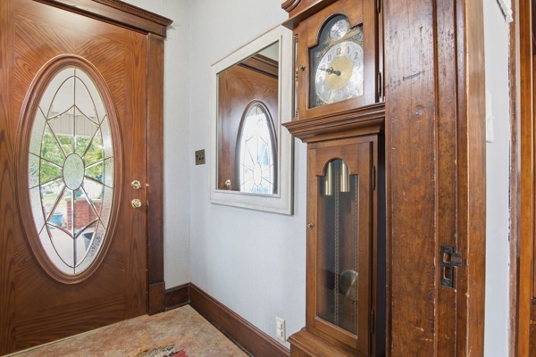 527 W Market St, 4 Bedrooms Bedrooms, 11 Rooms Rooms,2 BathroomsBathrooms,Residential,For Sale,W Market St,114913