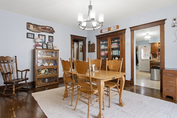 527 W Market St, 4 Bedrooms Bedrooms, 11 Rooms Rooms,2 BathroomsBathrooms,Residential,For Sale,W Market St,114913