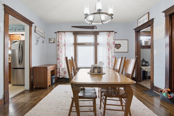 527 W Market St, 4 Bedrooms Bedrooms, 11 Rooms Rooms,2 BathroomsBathrooms,Residential,For Sale,W Market St,114913