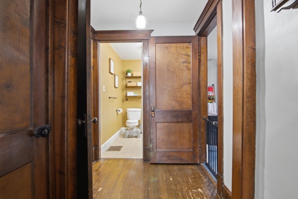 527 W Market St, 4 Bedrooms Bedrooms, 11 Rooms Rooms,2 BathroomsBathrooms,Residential,For Sale,W Market St,114913