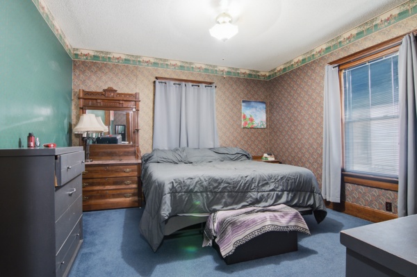 527 W Market St, 4 Bedrooms Bedrooms, 11 Rooms Rooms,2 BathroomsBathrooms,Residential,For Sale,W Market St,114913