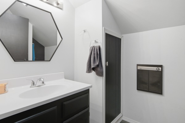 527 W Market St, 4 Bedrooms Bedrooms, 11 Rooms Rooms,2 BathroomsBathrooms,Residential,For Sale,W Market St,114913