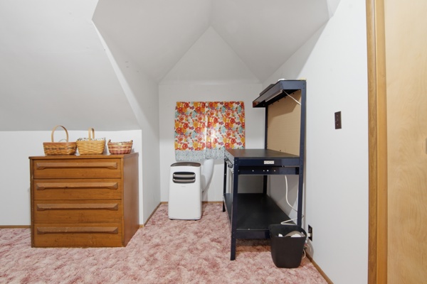 527 W Market St, 4 Bedrooms Bedrooms, 11 Rooms Rooms,2 BathroomsBathrooms,Residential,For Sale,W Market St,114913