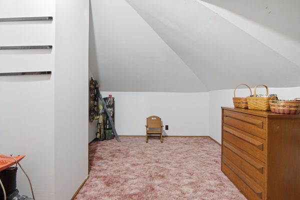 527 W Market St, 4 Bedrooms Bedrooms, 11 Rooms Rooms,2 BathroomsBathrooms,Residential,For Sale,W Market St,114913