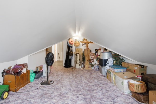 527 W Market St, 4 Bedrooms Bedrooms, 11 Rooms Rooms,2 BathroomsBathrooms,Residential,For Sale,W Market St,114913