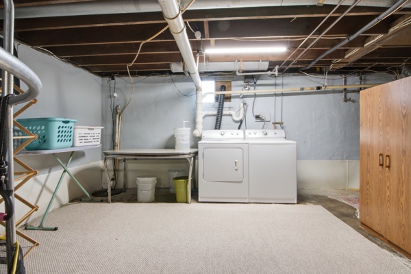 527 W Market St, 4 Bedrooms Bedrooms, 11 Rooms Rooms,2 BathroomsBathrooms,Residential,For Sale,W Market St,114913