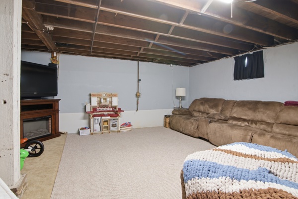 527 W Market St, 4 Bedrooms Bedrooms, 11 Rooms Rooms,2 BathroomsBathrooms,Residential,For Sale,W Market St,114913