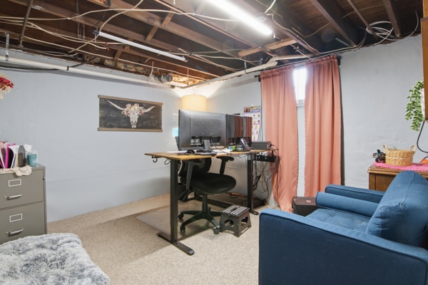 527 W Market St, 4 Bedrooms Bedrooms, 11 Rooms Rooms,2 BathroomsBathrooms,Residential,For Sale,W Market St,114913