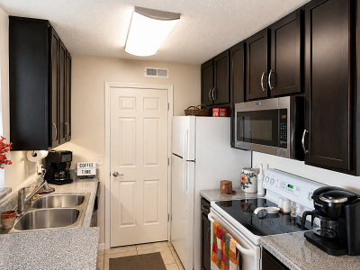 2 Bedrooms Bedrooms, 4 Rooms Rooms,2 BathroomsBathrooms,Condo-townhouse,For Sale,114951