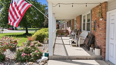 3 Bedrooms Bedrooms, 8 Rooms Rooms,2 BathroomsBathrooms,Residential,For Sale,114955