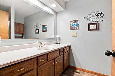 3 Bedrooms Bedrooms, 8 Rooms Rooms,2 BathroomsBathrooms,Residential,For Sale,114955