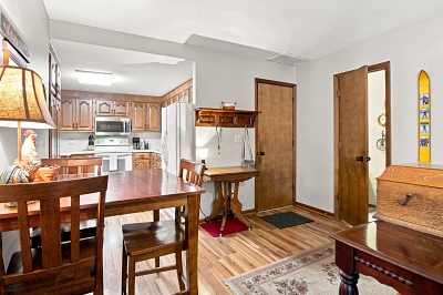 3 Bedrooms Bedrooms, 8 Rooms Rooms,2 BathroomsBathrooms,Residential,For Sale,114955