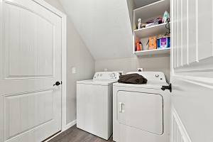 1130 Gatsby Blvd, 4 Bedrooms Bedrooms, 6 Rooms Rooms,2 BathroomsBathrooms,Residential,For Sale,Gatsby Blvd,114979