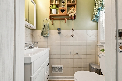 240 Webster Ave, 3 Bedrooms Bedrooms, 7 Rooms Rooms,1 BathroomBathrooms,Residential,For Sale,Webster Ave,114997